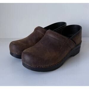 SOLD Dansko XP 2.0 Professional Clogs Brown Mate Leather Size 38 US Womens 7.5–8